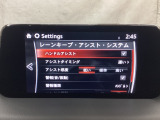 ハンドル操作をアシストすることにより車線からの逸脱回避を支援します。