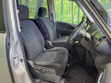 運転席シート廻りは使用感も少なく、良好な状態となっています。丁寧に使われていたことがよくわかりますね。