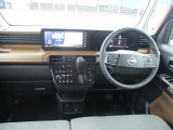スッキリした運転席周り操作もしやすく各装置のコントロールができます。