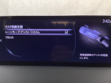 ハンドル操作をアシストすることにより車線からの逸脱回避を支援します。
