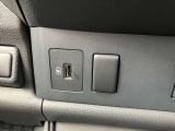 USBソケットが付いており携帯電話の充電も可能です!