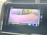 【バックカメラ】駐車時に後方がリアルタイム映像で確認できます。大型商業施設や立体駐車場での駐車時や、夜間のバック時に大活躍!運転スキルに関わらず、今や必須となった装備のひとつです!
