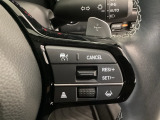 【アダプティブ・クルーズ・コントロール】予め設定した車速内でクルマが自動的に加減速。 前走車との適切な車間距離を維持しながら追従走行し、高速道路でのドライバーの疲労を軽減してくれる嬉しい機能付♪