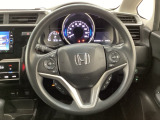 ハンドルにHondaセンシング系のクルーズコントロールやレーンキープアシストなどのスイッチと、オーディオの操作スイッチが装備されています。ハンドルから手を離さず安全に操作できます。