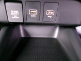 12V電源ソケットを設置しております。周辺機器の充電にご利用頂けます。