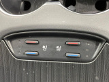 【シートヒーター&ベンチレーション】夏場は涼しい風でお尻や背中の熱やムレを防ぎ、冬はエアコンよりも早く温まってポカポカに!季節を問わず快適に過ごせます。