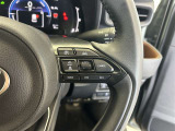前方の車との車間を設定し、スピードを上げたり緩めたりを自動で行ってくれる追尾式の「レーダークルーズ」。上級装備の一つです!高級車にしかつかない嬉しい機能です。