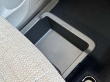 助手席シートアンダーボックス☆MAX2kgまで載せれます☆前からも後ろからも引き出し可能です★