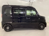 スライドドアなら狭い駐車場でもドアをぶつける心配がありません。ステップが低く乗り降りもしやすいです。