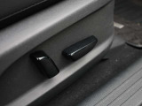 運転席パワーシート装備です。
