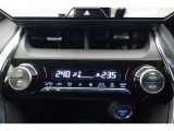 ★運転席と助手席でそれぞれお好みに合わせて温度設定が行えるフルオートエアコンです。外気温や室温、日射量を感知し、吹き出し温度、風量を緻密に制御します