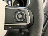 【アダプティブクルーズコントロール】 走行中に先行車の様子を検知しながら、設定した速度の範囲内で先行車との距離のキープを支援!疲れにくく、長距離運転中の渋滞なども快適に運転できます。
