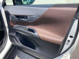 車内にもレザーが施されており、高級感があります。