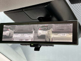 インテリジェントルームミラーは後席の人やヘッドレスト、荷室に積んだ荷物などで後が見にくい時でも、車両後方のカメラ映像をミラー面に映し出すので、いつでもクリアな後方視界が得られます。