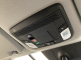車内は光触媒抗菌消臭施工済です。インパネ周りはスタイリッシュなデザインで機能や装備も充実しています。グローブボックスやカップホルダーのほかにトレーなどたくさんの収納スペースが付いています。