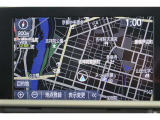 視線移動の少ない位置にセットされた視認性の良いメーカーSDナビ。CD・DVD・SD・高画質なフルセグTV対応です。ナビ連動のETC2.0を搭載しています。利用日や料金の確認がモニターで出来て便利ですよ