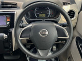 インテリアに合わせたデザインのステアリングは、運転される方のことも考え、運転しやすい形状、大きさです。是非一度、実際に触ってお確かめください。
