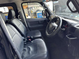 シートカバーは運転席助手席リヤシートにつけております