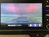 【バックカメラ】運転が苦手な方も車庫入れラクラクです!ギアをリバースに入れれば自動的に切り換わりますので、面倒な操作は不要です♪狭い駐車場もお車を傷つけず安心ですね!