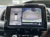アラウンドビューモニター搭載。上から見下ろしたように液晶に映るのでスムーズな駐車をサポートします。