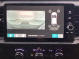 バックでの車庫入れも安心です! リアカメラが付いているバックモニター付のナビナビディスプレー装備しております。バンパーについているソナーや、操作線もついており距離感も画面から確認できます。