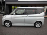 スライドドアなので狭い駐車場でも乗り降り安心です☆