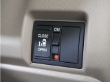 ◆片側電動スライドドア◆狭い駐車場でも乗り降りが楽々♪お子様が隣の車にドアを当ててしまう心配もございません!小さなお子様連れの方もこれで安心。