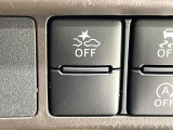 【スマートアシスト】走行中に前方の車両等を認識し、衝突しそうな時は警報とブレーキで衝突回避と被害軽減をアシスト。より安全にドライブをお楽しみいただけます。