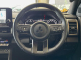 【純正革巻きステアリング】上質な革を使用することで、手にしっかり馴染みとても運転しやすいハンドルです♪