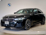 【BMWの伝統】BMWのお車は、&ldquo;駆け抜ける歓び&rdquo;を意識し、走行の安定性とコーナリングの良さを追求し、思い通りにハンドルの操作可能です。