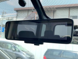 【インテリジェントルームミラー】後席の大きな荷物や同乗者で後方が確認しづらい時でも安心!カメラが撮影した車両後方の映像をルームミラー内に表示。クリアな視界で状況の確認が可能です!