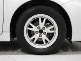 タイヤサイズは(195/65R15)でアルミホイールです。