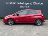 ノートの横からの画像になります。当店は全車 整備・保証付なので安心してご検討頂けます。