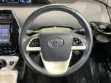 【純正革巻きステアリング】上質な革を使用することで、手にしっかり馴染みとても運転しやすいハンドルです♪