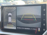 【パノラミックビューモニター】専用のカメラにより、上から見下ろしたような視点で360度クルマの周囲を確認することができます☆死角部分も確認しやすく、狭い場所での切り返しや駐車もスムーズに行えます。