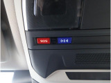専用ボタンでコールセンターへ接続。状況に応じて緊急車両の要請やロードサービスの取次ぎを行います。重大事故の際は自動的にコールセンターにつながり、緊急車両やドクターヘリを要請します。(要申込)