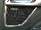 【Meridianサウンドシステム】イギリスの老舗オーディオブランドで音質が良く、ドライブ中の音楽をより一層楽しませてくれます。
