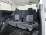 便利な5:5分割可倒式シートです。収納と乗車人数のバランスに優れています♪荷物の大きさに応じたラゲージスペースをフレキシブルに作り出せるので、シーンに応じた使い方ができます♪