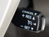 【オートクルーズコントロール】搭載。アクセル操作なしでも車が自動でスピードを保ってくれる機能です長距離の高速は楽々です。