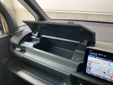 当店は仕上げ業者と提携して、車両の仕上げを行っております。磨き、ルームクリーニング、ヘッドライト磨き、を一貫して行っております。