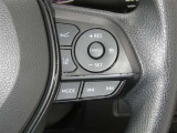 【レーダークルーズコントロール】(全車速追従機能付)付きです。車速に応じて追従支援してくれるので、ロングドライブも快適です。詳細は販売店スタッフまでおたずねください。