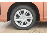 純正なので車に似合うデザインになっていますね。スタッドレスタイヤもご相談下さい。