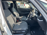 運転席には高さ調整ができるシートハイトアジャスター機能が付いています。これなら小柄な方にも大柄な方にも自分にぴったりの運転姿勢がとれますね。