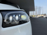 LEDヘッドライトを装備。夜間の視認性と先進的な印象を高める装備です。