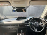 フロントピラーの位置を従来よりも後方にレイアウト。運転席からの視界の広がりを向上。車両の周囲の状況を、いち早く知ることで、安全に運行できます。