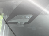 【トヨタセーフティセンス】走行中に前方の車両等を認識し、衝突しそうな時は警報とブレーキで衝突回避と被害軽減をアシスト。より安全にドライブをお楽しみいただけます。