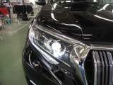 高輝度で点灯速度の速いLEDヘッドランプ& LEDクリアランスランプ(デイライト機能付)&LEDフォグランプがついています。