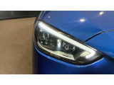 メルセデス・ベンツはドイツ本国シュツットガルト近郊でのメルセデス自車が関わった重大事故を、40年以上に亘って調査しています。エアバッグやシートベルトテンショナーは、この調査の結果生み出されました。