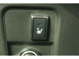 【シートヒーター】運転席にシートヒーター装備です。寒い朝、車内が暖まるのを待たずに快適に出発できます♪気持ちよく1日が始まります。
