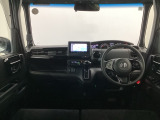 【前方視界】開放的な前方視界!運転がしやすく疲れにくいです♪窓が大きく、見通しがとっても良いおクルマですよ♪